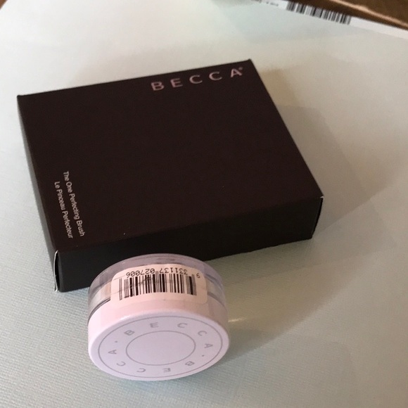 BECCA Brush and Hydra Mist Powder bundle - Picture 3 of 6